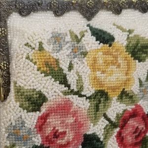 Antique detailed needlepoint beaded elegant purse w chain